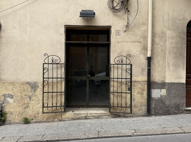 Negozio in vendita, via Manno  39, Sassari