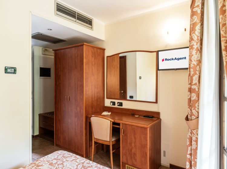 Albergo in vendita, via Frazione Mezzano  117, Sannazzaro De&#039; Burgondi