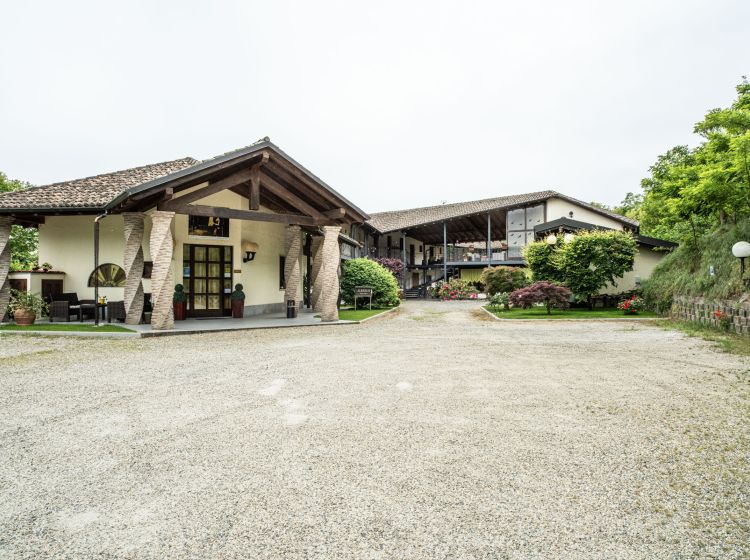 Albergo in vendita, via Frazione Mezzano 117, Sannazzaro De' Burgondi