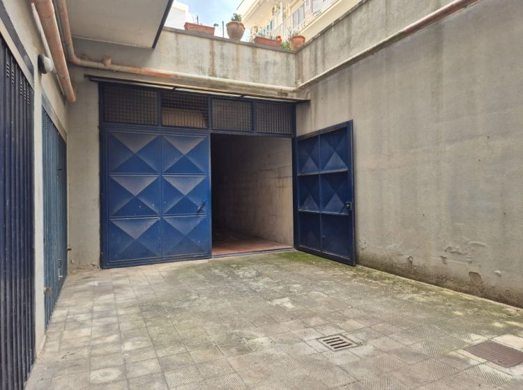 Box / Garage in vendita, via la Sorsa S.  10, Bitritto