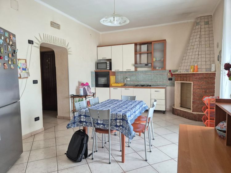 Trilocale in vendita, via Vittorio Veneto  73, Turi