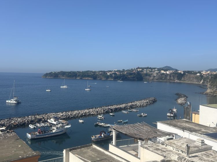 Trilocale in vendita, via Principe Umberto, Procida