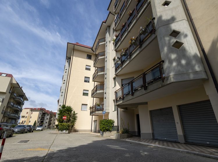 Bilocale in vendita, via Paul Herris, Cavita, Catanzaro