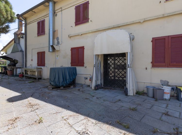 Attività / Licenza in affitto, via di Maestrale  29, Periferia est, Livorno