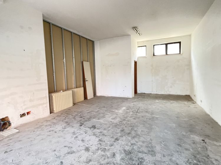 Negozio in vendita, via Cavour  92, Zona Mare, Alba Adriatica