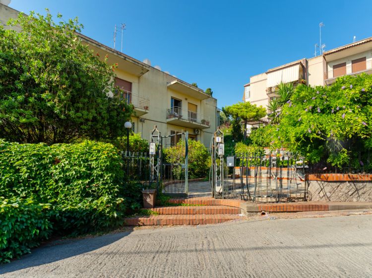 Appartamento in vendita, via Litteri  9, Acitrezza, Aci Castello