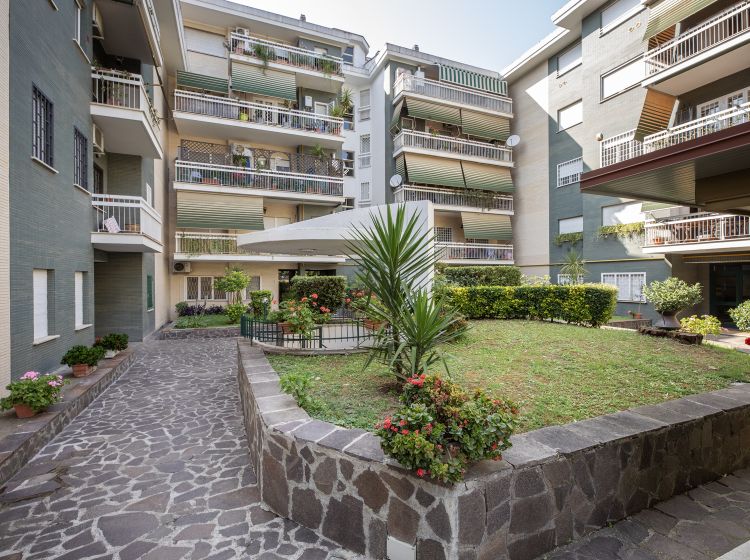 Trilocale in vendita, via Camillo Iacobini  185, Nuovo Salario, Roma