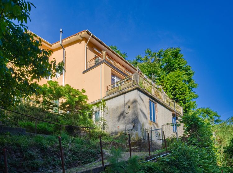 Stabile o palazzo in vendita, via Lago Figoi  140, Sestri Ponente, Genova