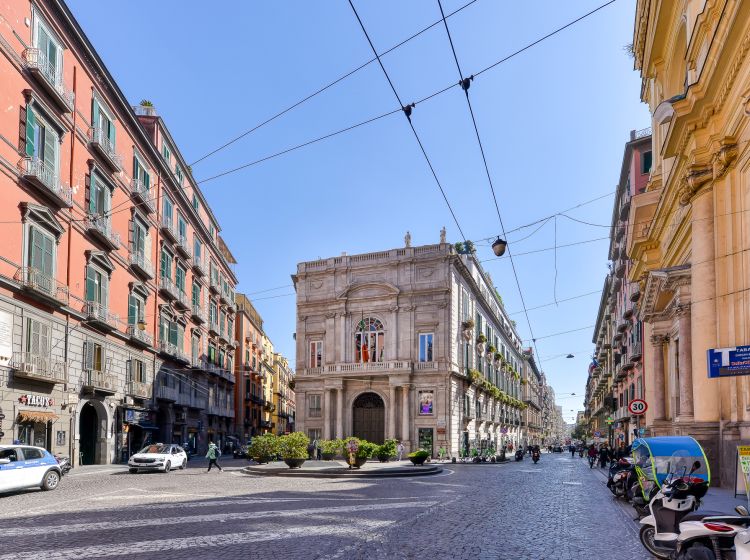 Negozio in vendita, via Maddaloni &amp; via Sant&#039;Anna dei Lombardi  Napoli  NA  Italia, Centro, Napoli