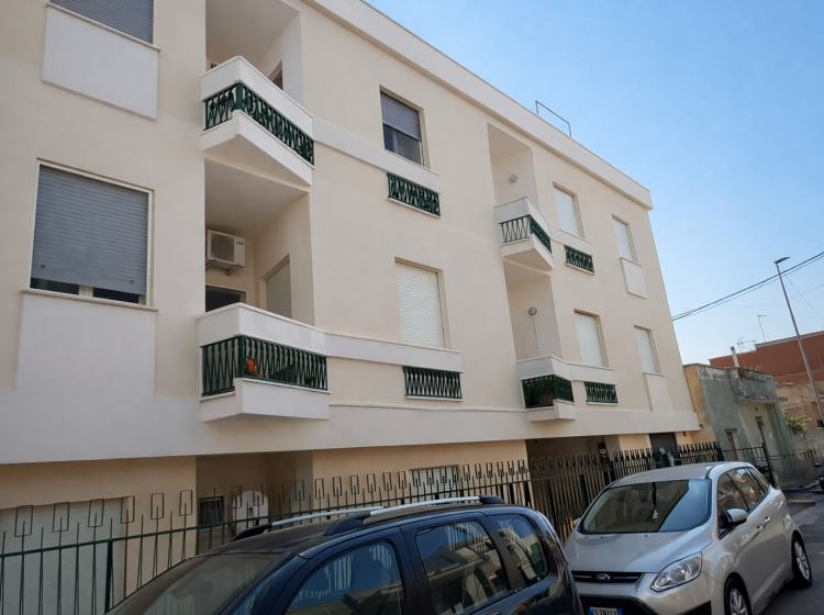 Trilocale in vendita, via Canova  131, Casarano