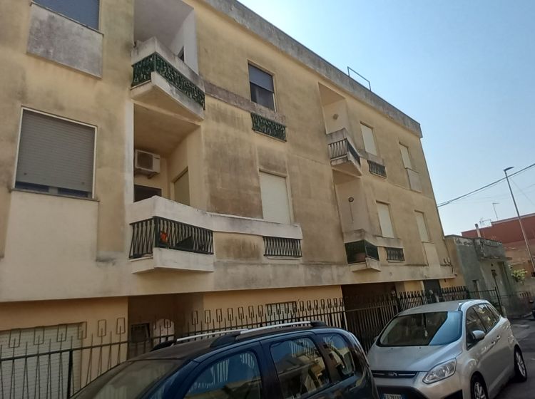 Trilocale in vendita, via Canova  131, Casarano