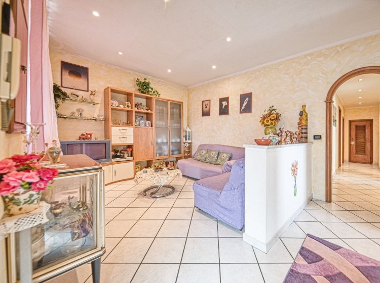 Quadrilocale in vendita, via Antonietta Massuccone Mazzini  20, Bolzaneto, Genova