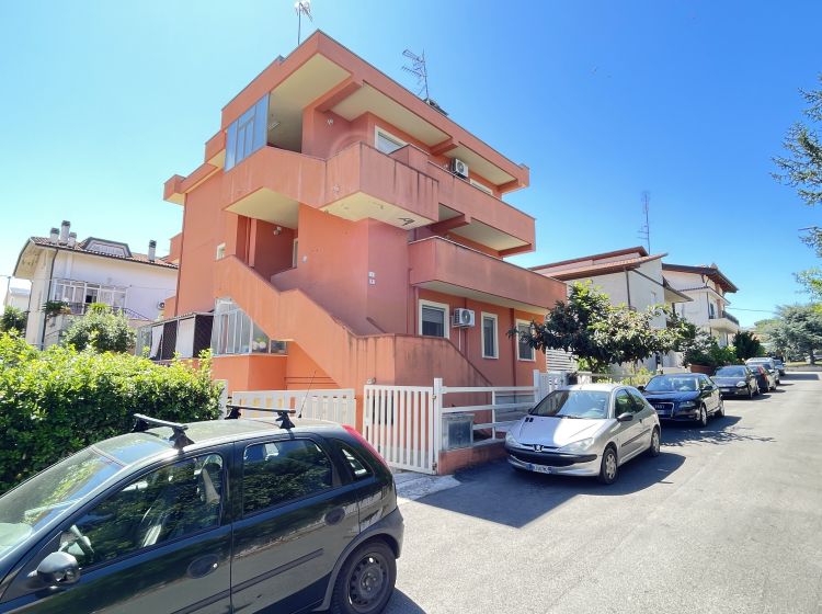 Trilocale in vendita, via Palmiro Togliatti  6, San Martino, Nereto