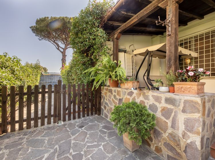 Trilocale in vendita, via di Macchia Saponara  236, Casal Palocco, Roma