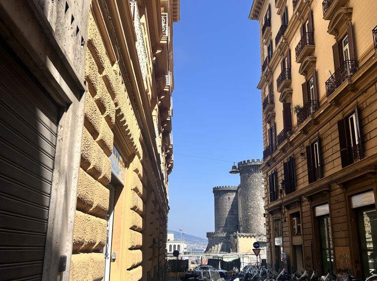 Negozio in vendita, via Giuseppe Pisanelli, Centro, Napoli
