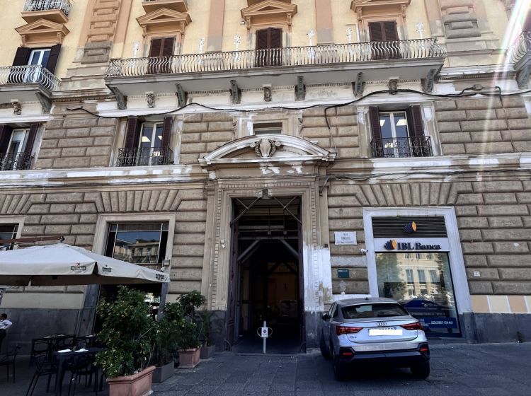 Negozio in vendita, via Giuseppe Pisanelli, Centro, Napoli