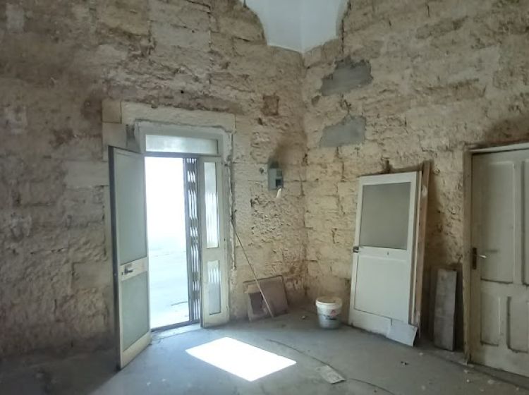 Negozio in vendita, via Cesare Battisti  12, Carmiano