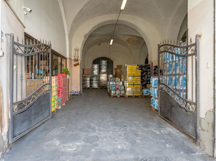 Magazzino o deposito in vendita, Piazza Maravigna  9, Centro Storico, Catania
