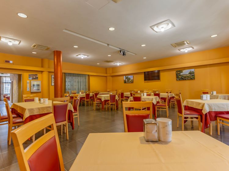 Albergo in vendita, via delle Casupole  6, Trinitapoli