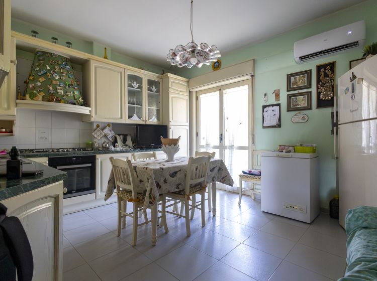 Quadrilocale in vendita, via Monsignor Armando Fares  21, Sala, Catanzaro