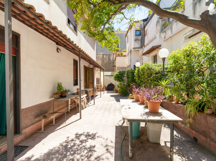 Appartamento in vendita, via Santa Barbara  39, Centro Storico, Catania