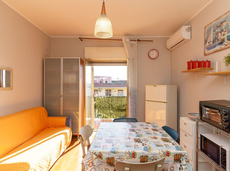 Bilocale in vendita, via Stazione  3, Aci Castello