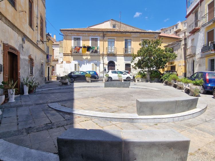 Bilocale in vendita, via Marincola Politi, Centro Storico, Catanzaro