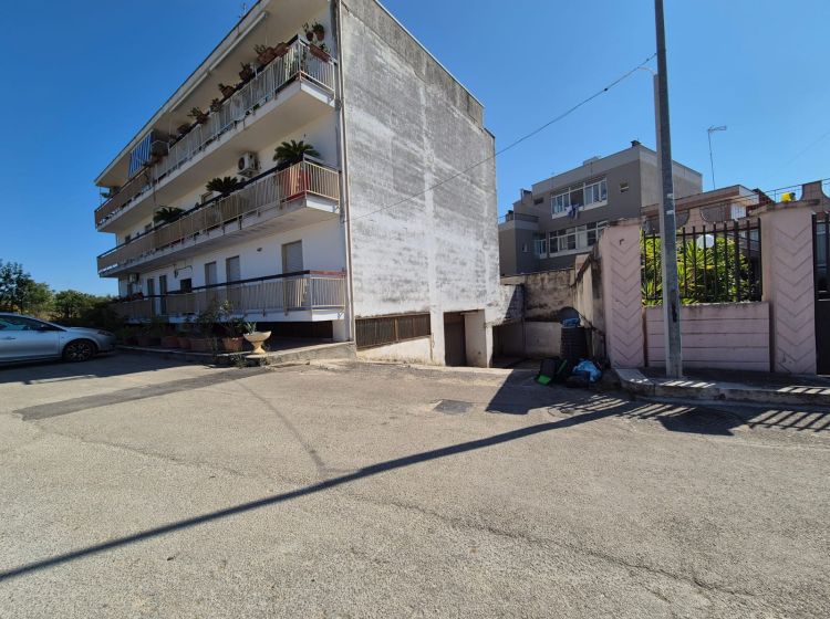 Magazzino o deposito in vendita, via Mentana, Bitonto