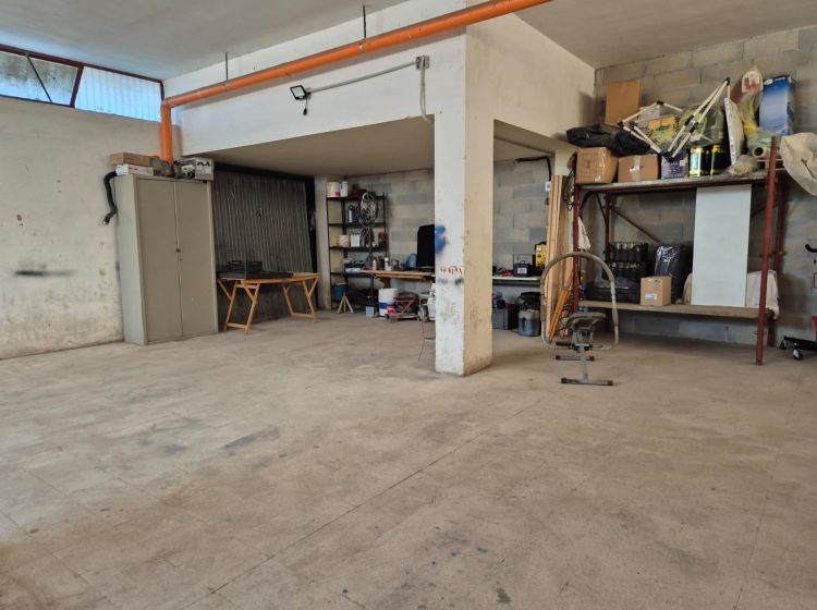 Magazzino o deposito in vendita, via Mentana, Bitonto