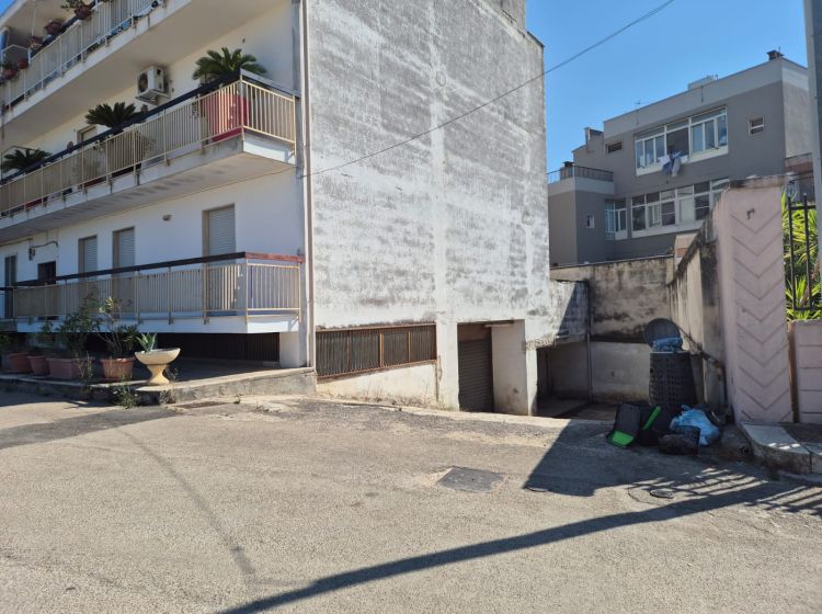Magazzino o deposito in vendita, via Mentana, Bitonto