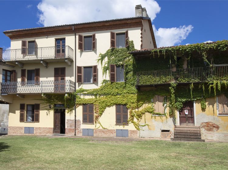 Casale in vendita, via Bricco  5, Calliano Monferrato