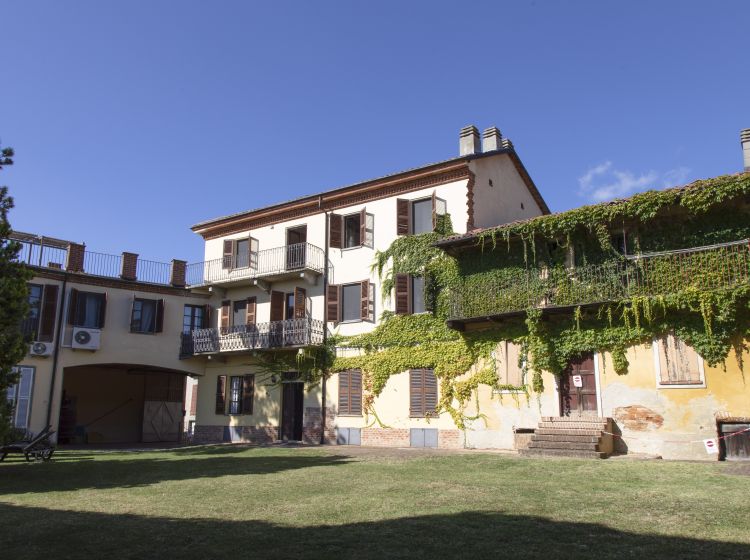 Casale in vendita, via Bricco  5, Calliano Monferrato