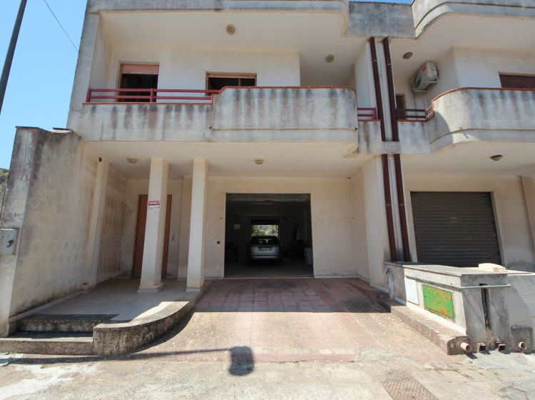 Villa in vendita, via Cristoforo Colombo 30, Spongano