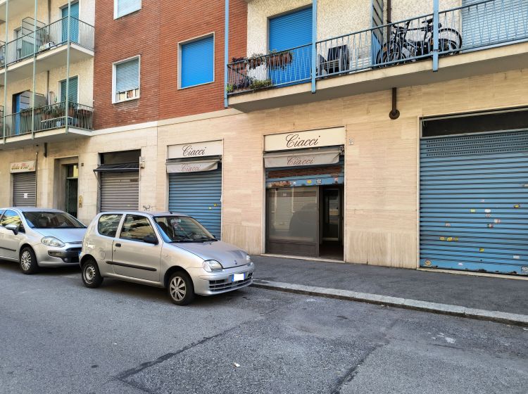 Negozio in vendita, via Oropa  52, Vanchiglietta, Torino