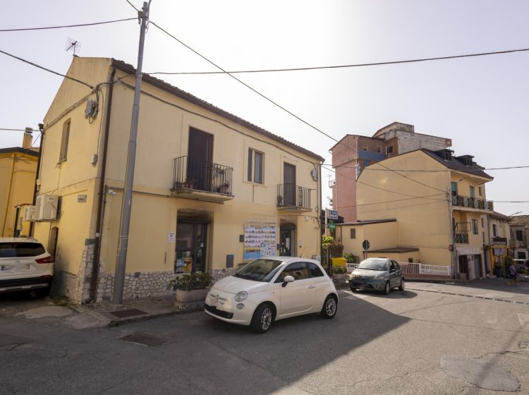 Negozio in vendita, via Zarapoti  3, Santa Maria, Catanzaro