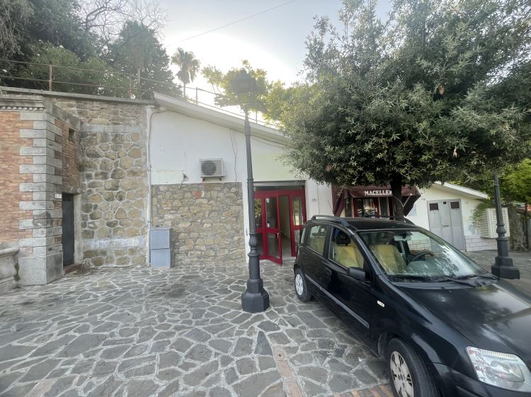 Negozio in vendita, Piazza Umberto I, Cerrelli, Altavilla Silentina