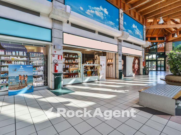 Negozio in vendita, via Amilcare Ponchielli  23, Savena, Bologna