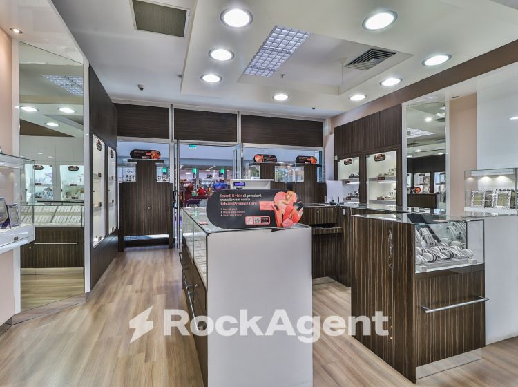 Negozio in vendita, via Amilcare Ponchielli  23, Savena, Bologna