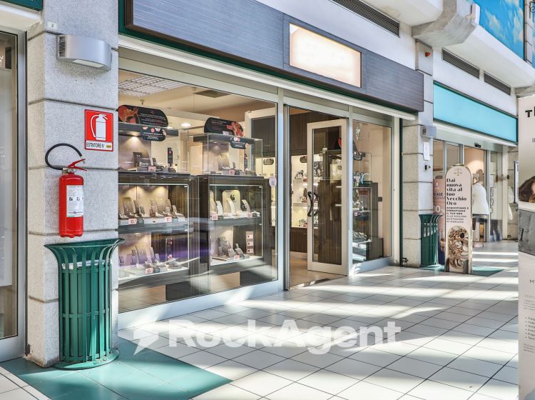 Negozio in vendita, via Amilcare Ponchielli  23, Savena, Bologna