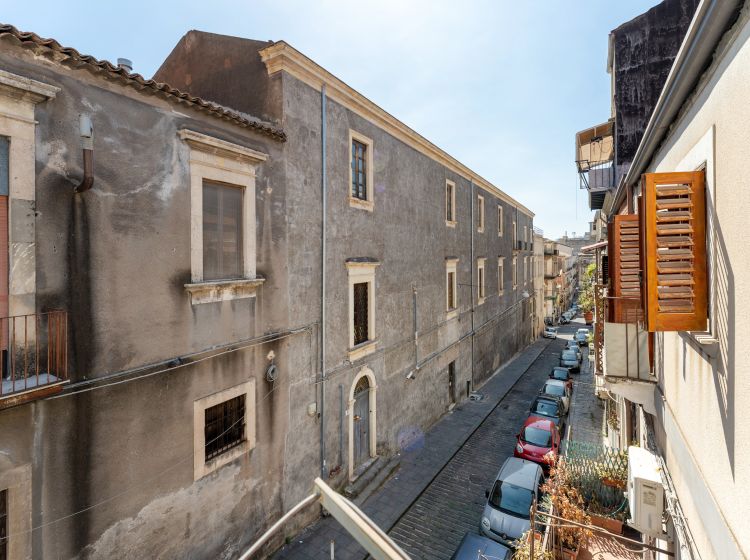 Terratetto unifamiliare in vendita, via Santa Barbara  57, Centro Storico, Catania