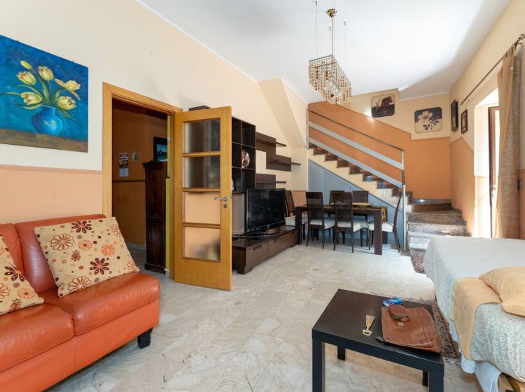 Terratetto unifamiliare in vendita, via Santa Barbara  57, Centro Storico, Catania