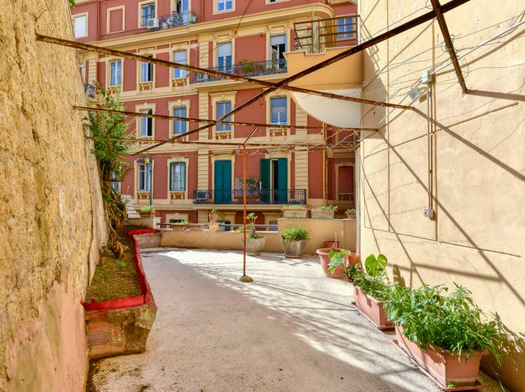 Quadrilocale in vendita, via Torquato Tasso, Chiaia, Napoli