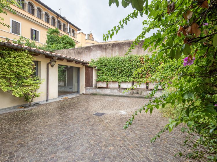 Terratetto unifamiliare in affitto, via di San Francesco di Sales  65, Trastevere, Roma