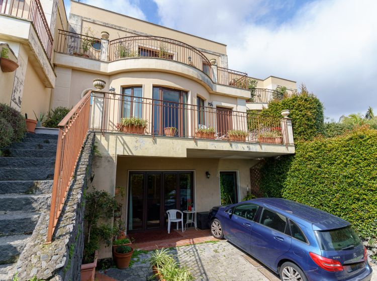 Villa in vendita, via Massimo D&#039;Azeglio  13, Trappeto, San Giovanni La Punta