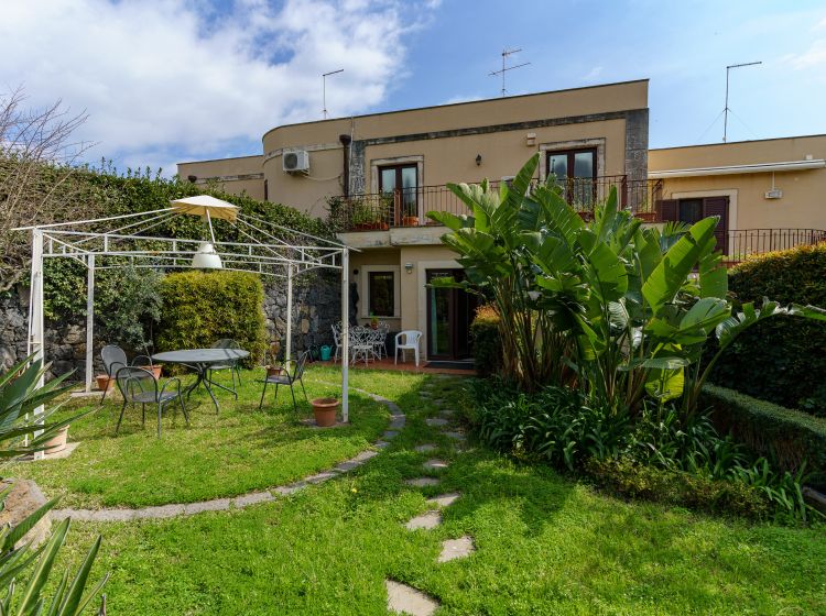 Villa in vendita, via Massimo D'Azeglio  13, Trappeto, San Giovanni La Punta