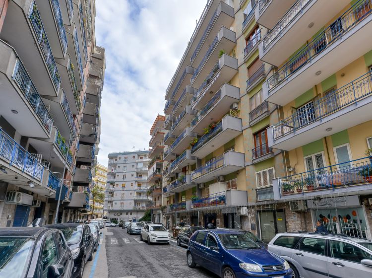 Appartamento in vendita, via Raffaele Calvanico  12, Rione Alto, Napoli