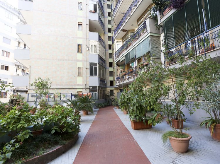 Appartamento in vendita, via Raffaele Calvanico  12, Rione Alto, Napoli