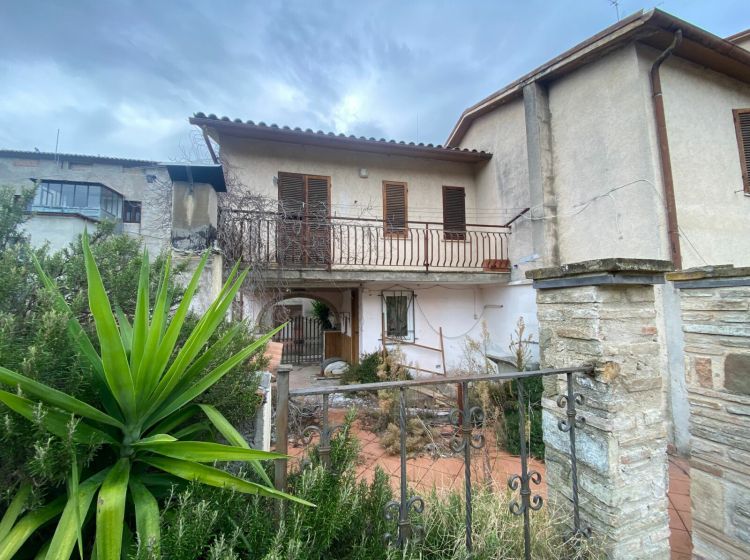 Terratetto unifamiliare in vendita, via Case Basse  6, Foligno