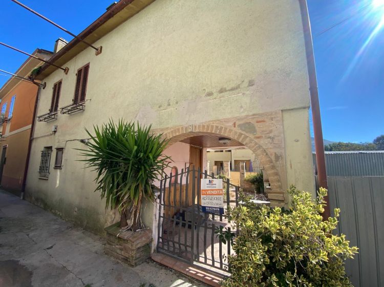 Terratetto unifamiliare in vendita, via Case Basse  6, Foligno