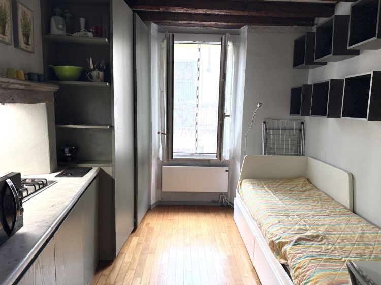 Monolocale in vendita, Corso di Porta Ticinese  76, Ticinese, Milano